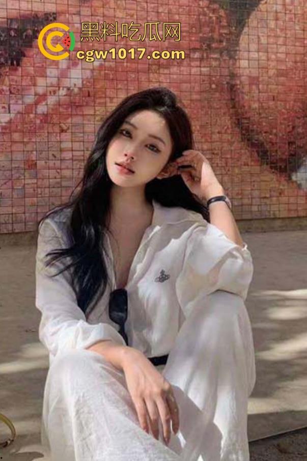 海角乱伦！深夜幽会骚逼表姐，喝醉后无套猛操，对着镜子一边操一边后入，精液狠狠的内射到骚逼里！