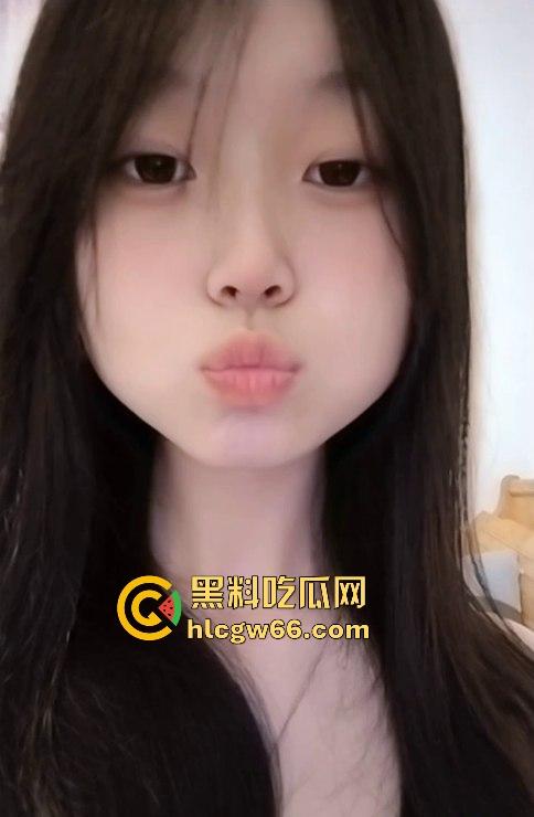 昆明旅游职业学院公认的清纯和母狗双代表【周彤珊】小小卡哇伊的 但你见的逼少过人吃过的鸡!-3