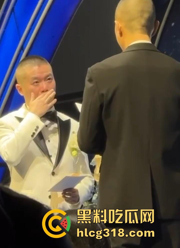 四川一对同性恋的特殊婚礼，冒着被人嘲笑的风险勇于做自己，“新娘