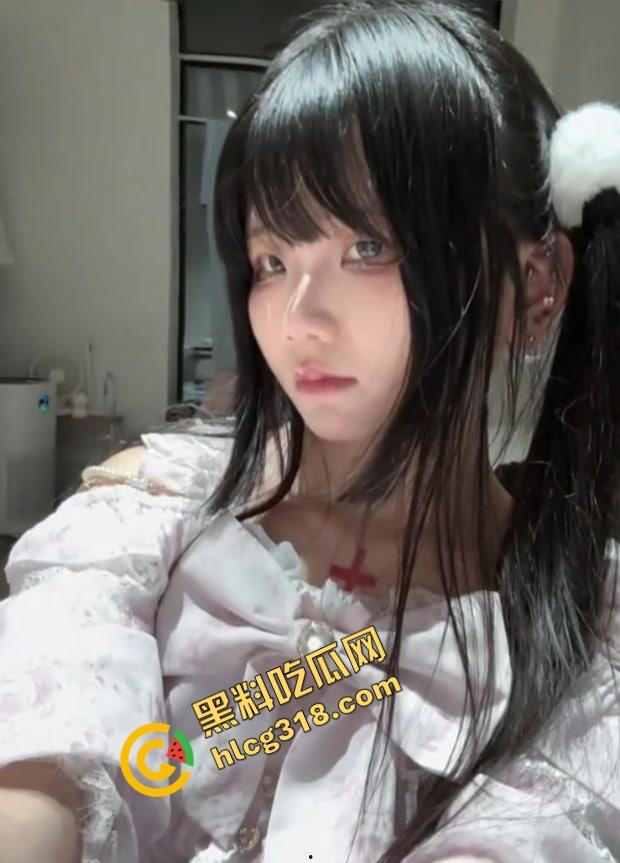 抖音『野餐兔』直播间装甜妹,推特上当炮机,一边卖逼一边装纯,割韭菜割到脸都不要了!-5