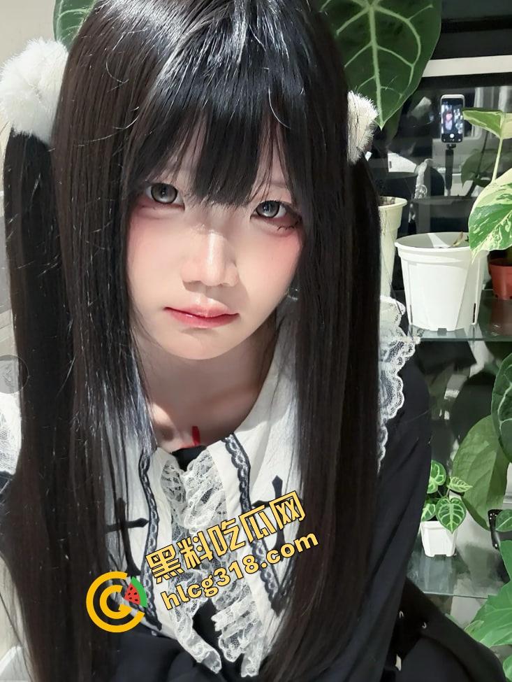 抖音『野餐兔』直播间装甜妹,推特上当炮机,一边卖逼一边装纯,割韭菜割到脸都不要了!-6