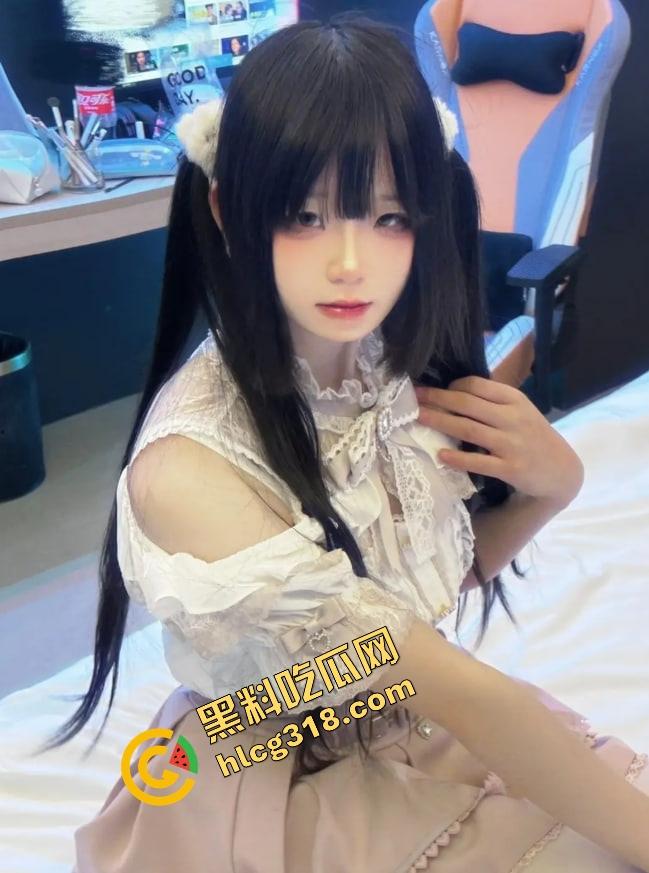 抖音『野餐兔』直播间装甜妹,推特上当炮机,一边卖逼一边装纯,割韭菜割到脸都不要了!-7