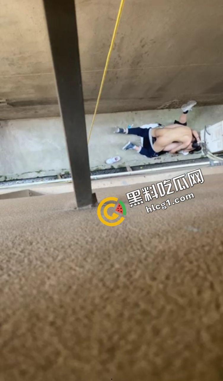 青春校园偷吃禁果大合集！教室 楼道发情做爱 一起来看看学生时期的悸动