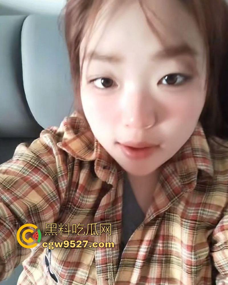 浙江体育大学极品嫩妹【赵卉香】不雅视频流出，清纯少女私下却欲望极强，自慰时手指猛扣嫩穴，淫水四溅！