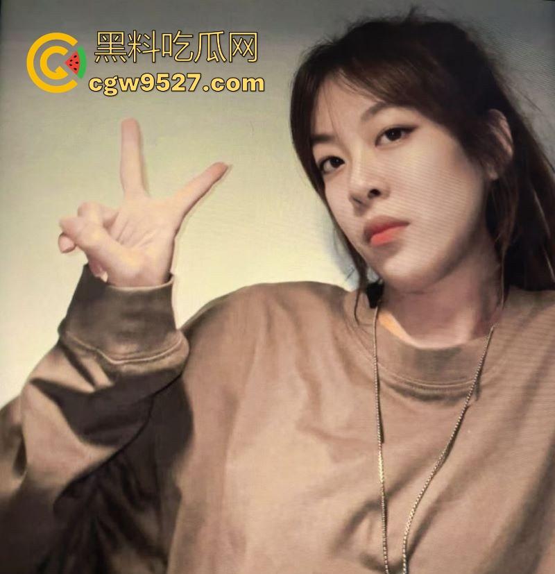 浙江体育大学极品嫩妹【赵卉香】不雅视频流出，清纯少女私下却欲望极强，自慰时手指猛扣嫩穴，淫水四溅！-3