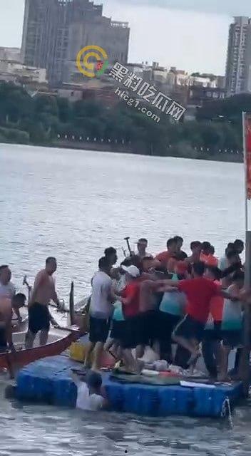 东莞高埗惊现神秘龙舟大战，竞技变身实战，究竟谁在操控背后？