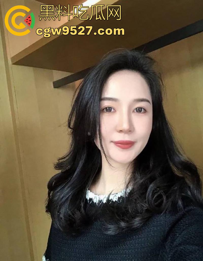 真实乱伦大奶肥臀丈母娘，老丈人外出打工，趁机拿下岳母每日抽插，老婆一走直接开干，太刺激了！