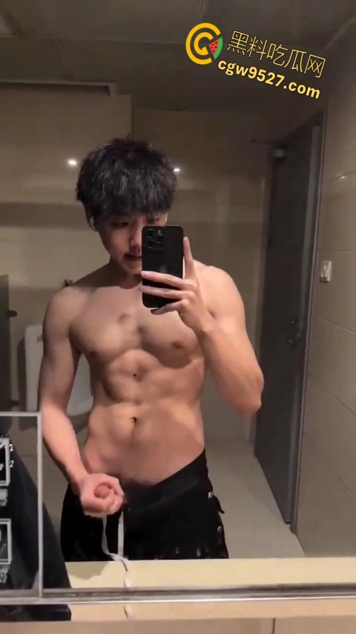 北体黑皮体育生【李辉】，体育生荷尔蒙分泌旺盛，兽性爆发猛猛打桩，爆操蹂躏巨乳女大学生 ！