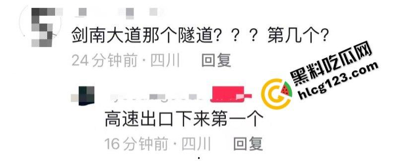 太惨了！面包车“人货混装”追尾，副驾驶女人没了！