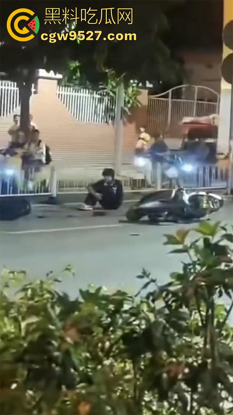 广西柳州鬼火少年，装逼失败翻车现场，自断一臂当场蒙逼，幸亏还留条命，估计再也不敢了吧！