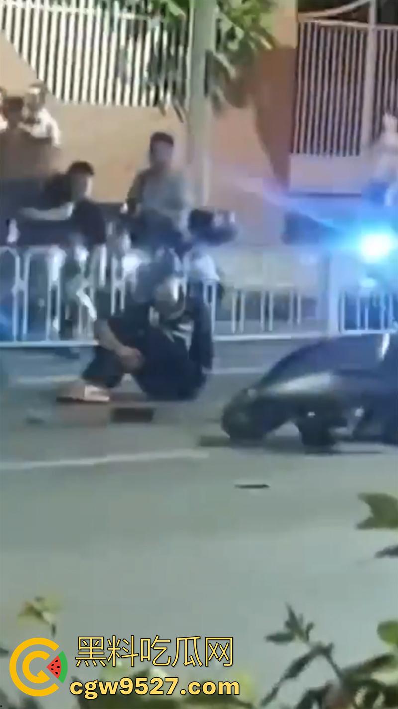 广西柳州鬼火少年,装逼失败翻车现场,自断一臂当场蒙逼,幸亏还留条命,估计再也不敢了吧!-8