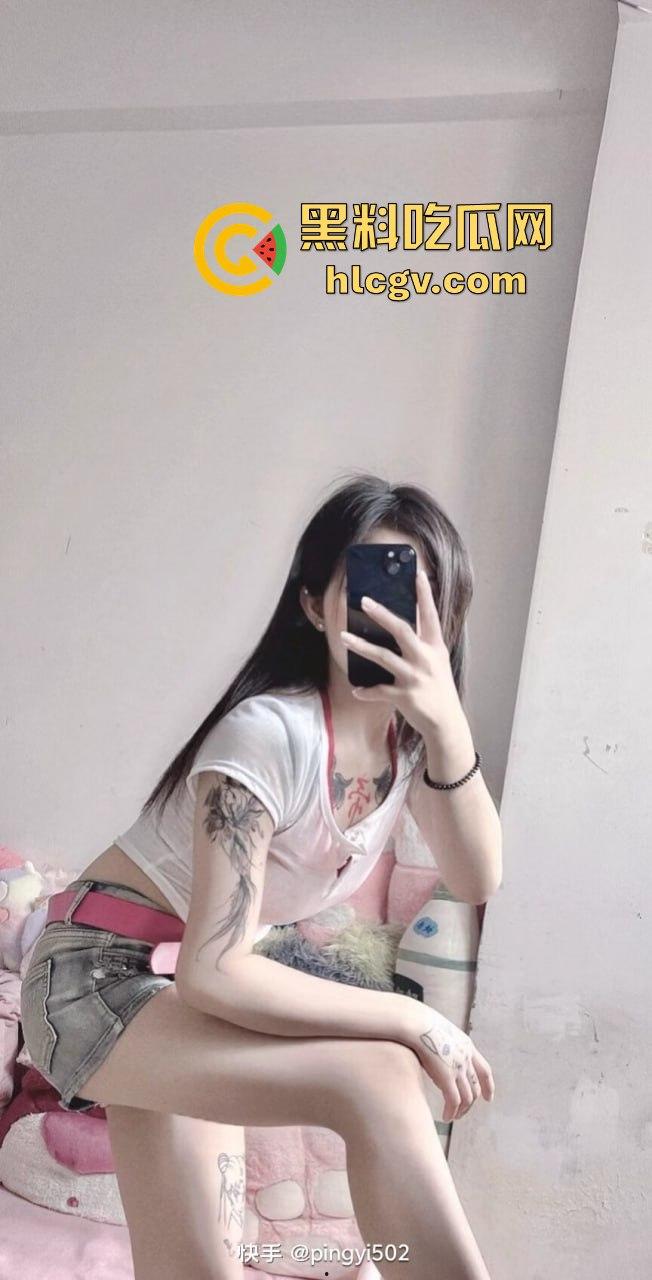 快手『万人呐喊平姨』连40块都骗!瓜友为打炮视频上钩,结果连一包烟钱都被骗走,真是个臭要饭的骚货!-4