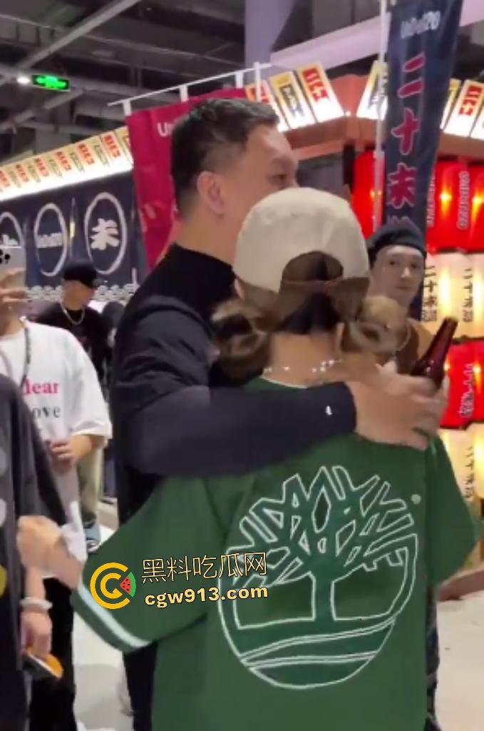 娱乐圈大瓜,车澈离婚原因曝光，街头和乃万亲热拥抱，疑似潜规则视频流出，rap圈玩的都这么猛？