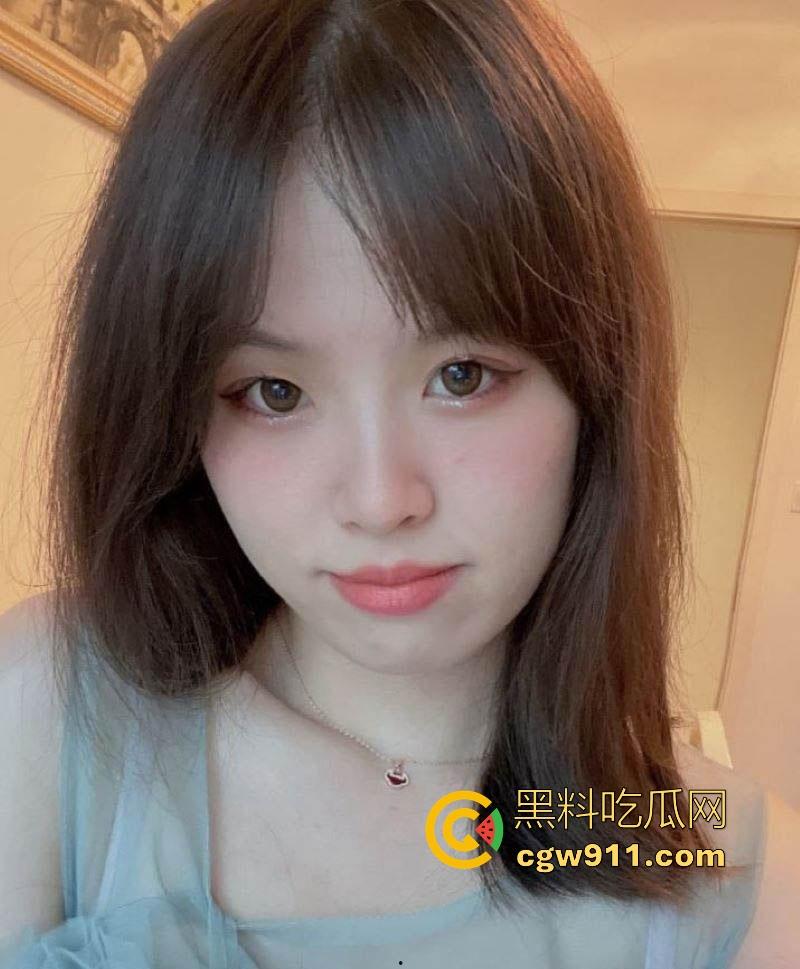 贵阳婚礼清纯伴娘聊骚一个月被约炮拿下，微胖身材曲线诱人，口交舔穴内射喷水骚态尽显！