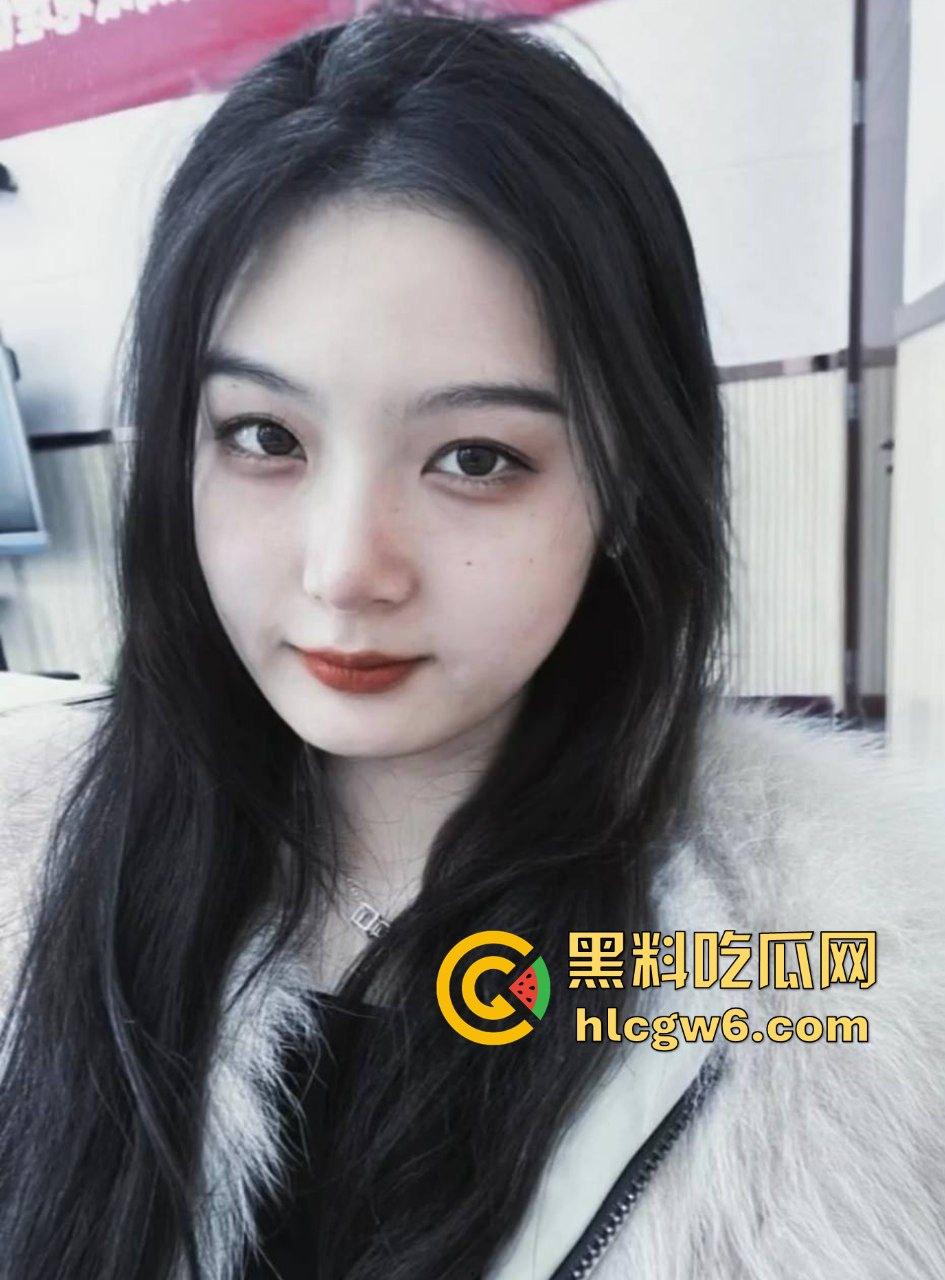 西南医科大学学生妹【陈雨柔】手机修理翻车，稚嫩脸皮装清纯，骚得像条母狗，露奶扭腰啥都敢干！