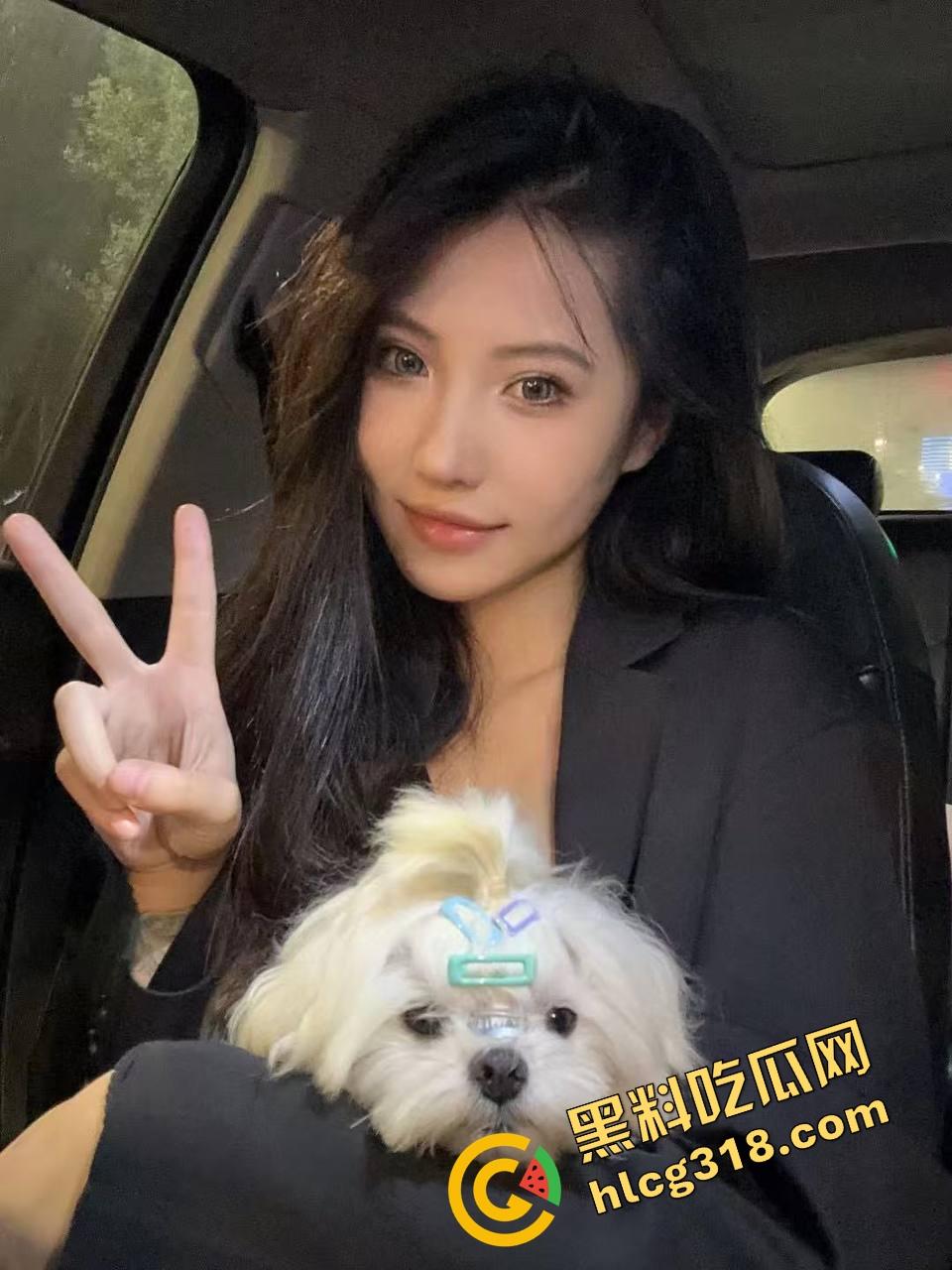 广州老黑鸡巴称王白逼黄逼跪舔当肉厕，黑桃A媚黑贱女扎堆献洞求操，嫩逼烂逼抢着伺候！