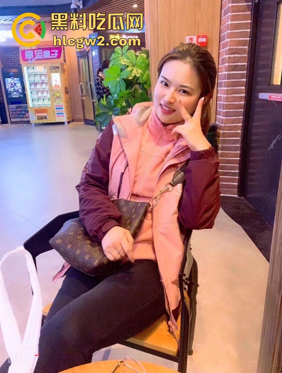 超级骚的人妻少妇【罗佳璐】和老公性爱自拍泄密流出 主动给大屌口交差点被射了一脸 独家流出!-5