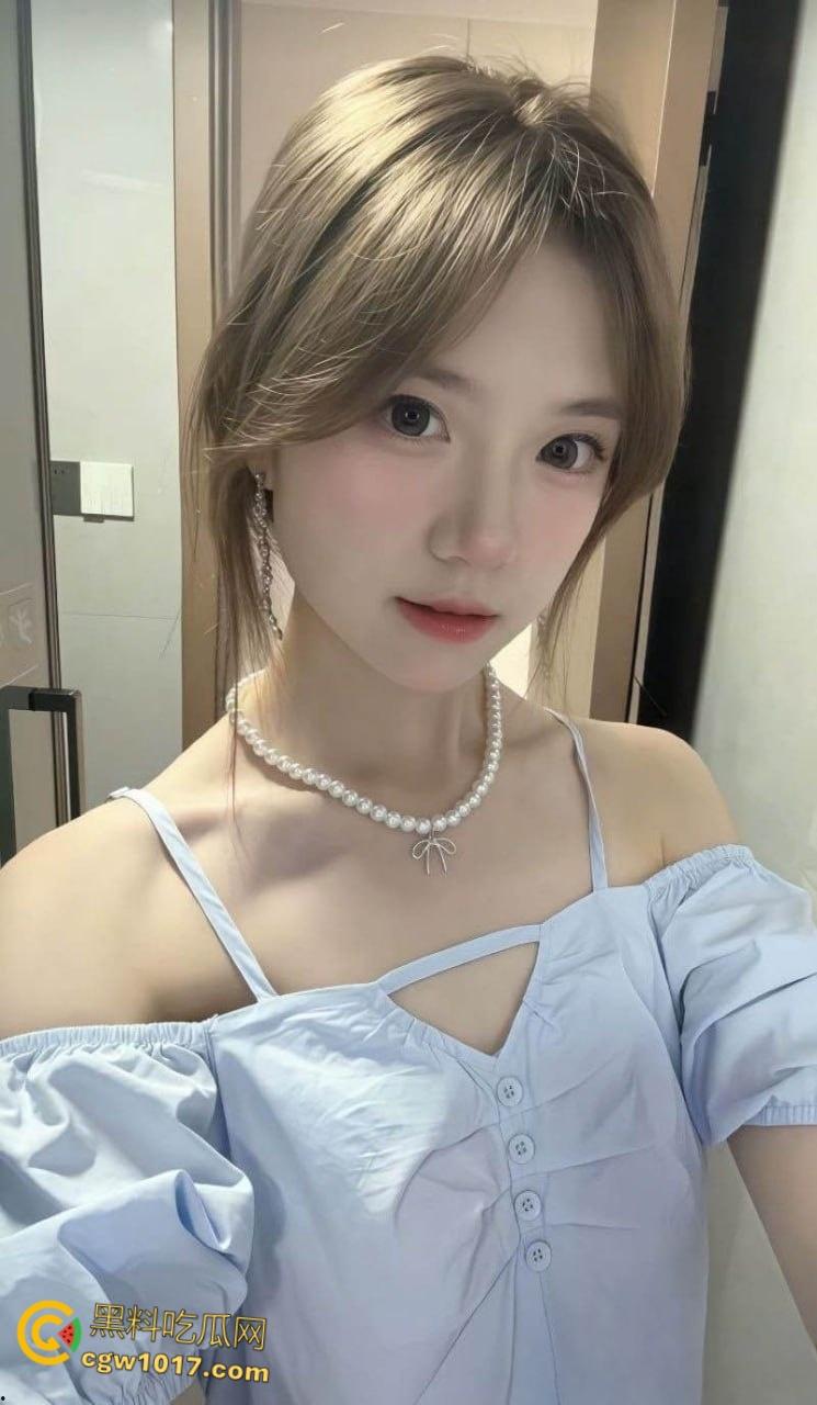 杭州清纯妹子【李一涵】，和男友自拍做爱，小骚逼年龄不大性欲极强，粉嫩小穴被无套内射，精液缓缓流出！