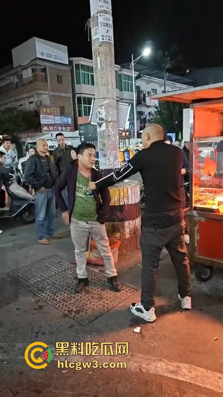 广西R星光头佬暴揍醉汉 战力爆表骑身上拍照羞辱,还问对方屌不屌,R星出品果然精品!-5