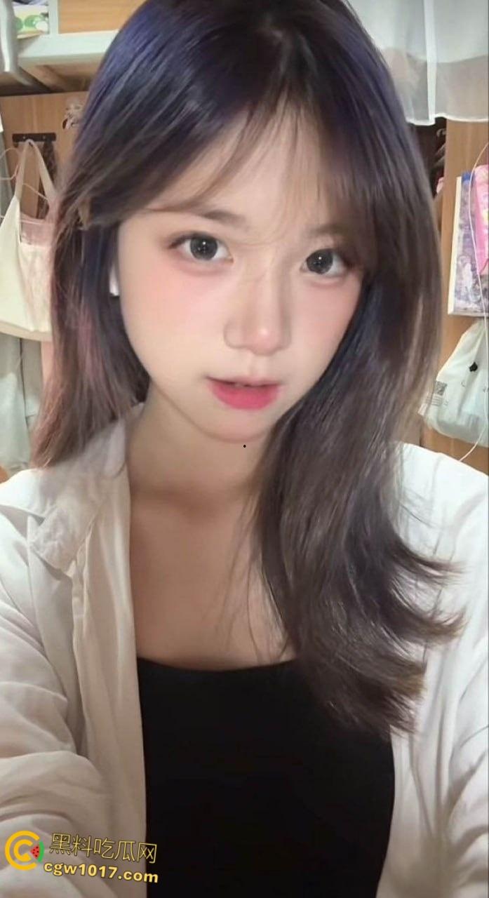 杭州清纯妹子【李一涵】,和男友自拍做爱,小骚逼年龄不大性欲极强,粉嫩小穴被无套内射,精液缓缓流出!-4