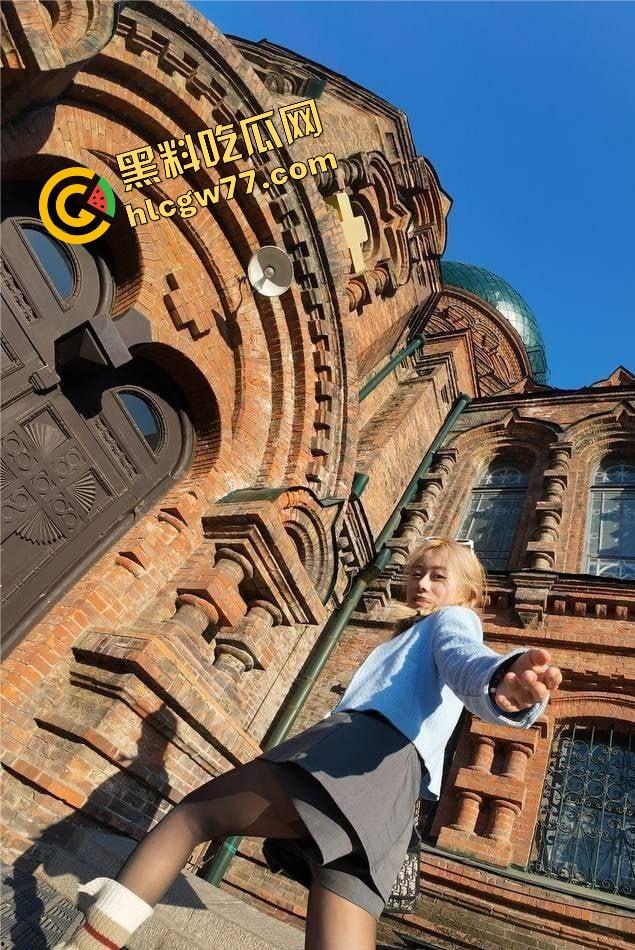 武汉富二代小骚货【章婷】私密片疯传，兔女郎情趣装当街扭奶撒娇，骚得逼水直流！-3