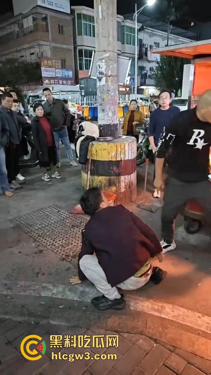 广西R星光头佬暴揍醉汉 战力爆表骑身上拍照羞辱,还问对方屌不屌,R星出品果然精品!-8