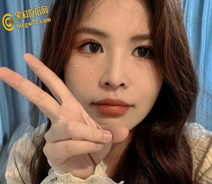 湖南农大研究生【张伊林】惊爆反差!清纯学姐变SM母狗,捆绑口球啪啪私拍泄露 !-4