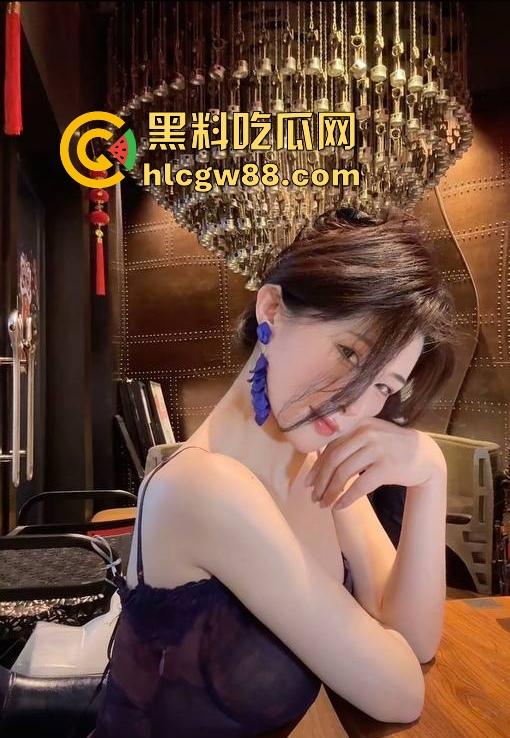 抖音极品高颜值网红【百利甜甜】黑丝学生装 露脸自慰 高级粉丝群福利大放送 先射为敬！-8