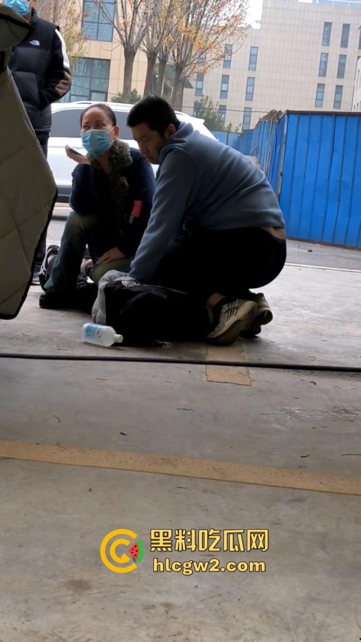 山东淄博小伙偷宝马车被车主发现当街扣押 年纪轻轻就在警局记录在册了-7