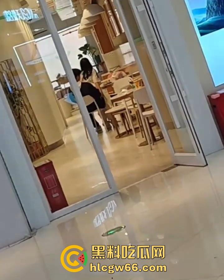 宁乡罗曼西饼屋惊现野战小情侣 春天到了又到了发情的时候 还有什么能够比野战刺激呢-7