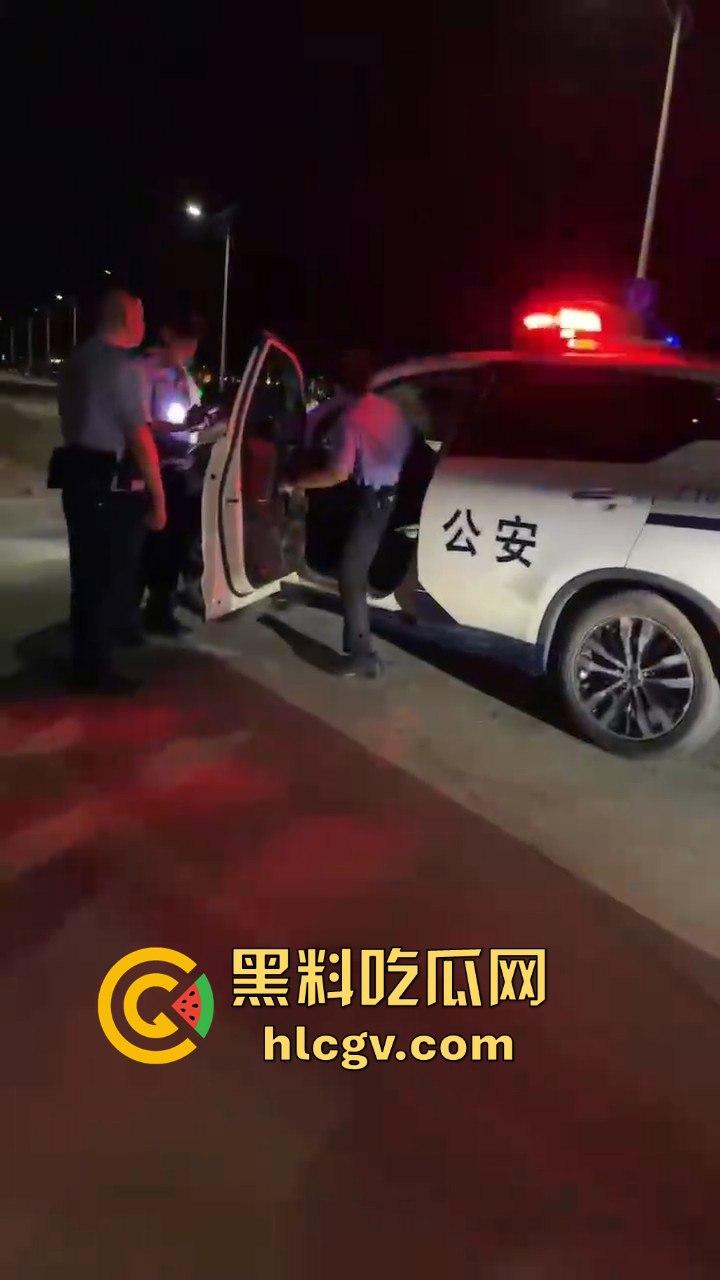 饶平霞东公园精神小伙偷车被当场抓获,装逼不成反成笑话!-6