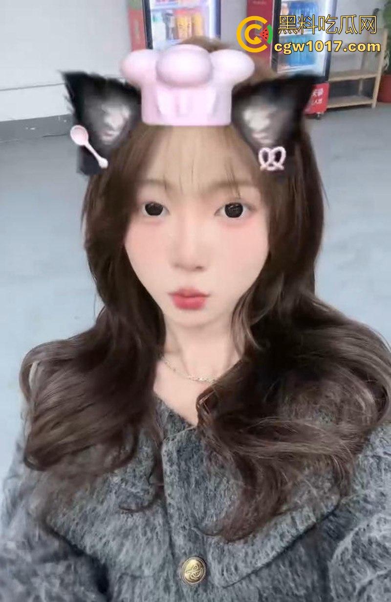 长沙精神小妹【廖娜琪】被男友调教视频流出，狗链牵引口交深喉，露脸骑乘榨精，反差母狗骚气爆棚！