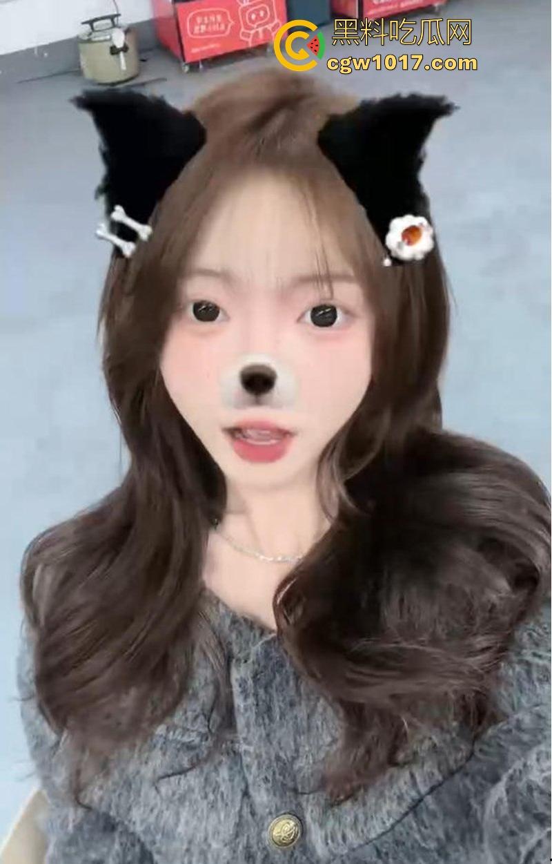 长沙精神小妹【廖娜琪】被男友调教视频流出，狗链牵引口交深喉，露脸骑乘榨精，反差母狗骚气爆棚！-2