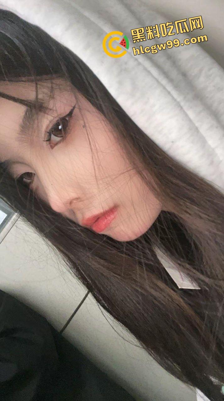 江西南昌甜美御姐骚鸡【徐佳颖】辍学每天伺候大哥,金主一视角淫荡口爱上位骑乘!独家曝光流出!-2