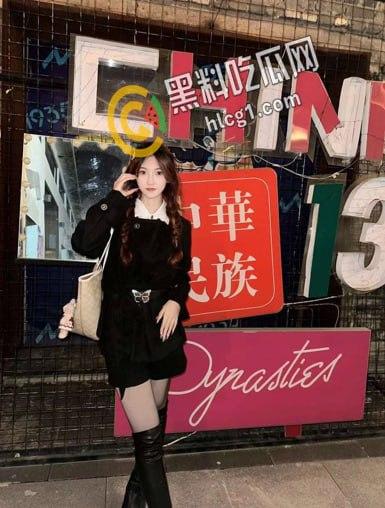 高端泄密流出反差婊极品顔值女神 姜瑜 人前女神 私下贱母狗跪舔屁眼 沦为了富二代男友的性玩物