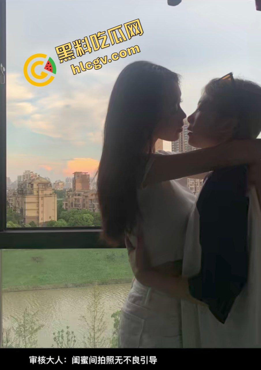 抖音极品女同姐妹网红『饭饭fan』姐妹恋爱 没鸡巴怎么行?与土豪大哥开房双飞 独家曝光!-2