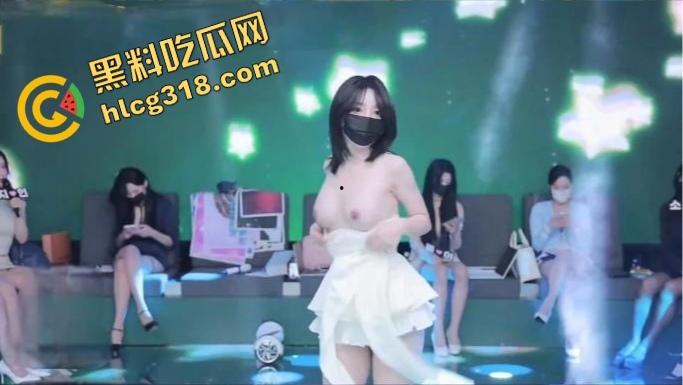 韩国妹子团播乳量爆表,一水儿的大奶圆碗,谁还看咱这边的擦边鬼打灯?深夜点进去刺激到睡不着觉!-11