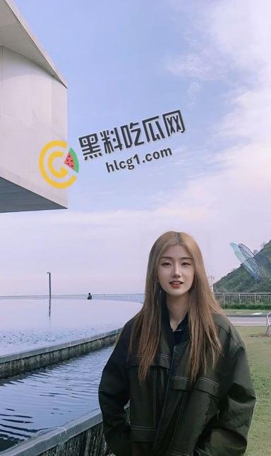 浙江师范大学 罗婷 极品身材气质嫩妹 被男友带出去玩3P非常听话配合 被操的一脸享受