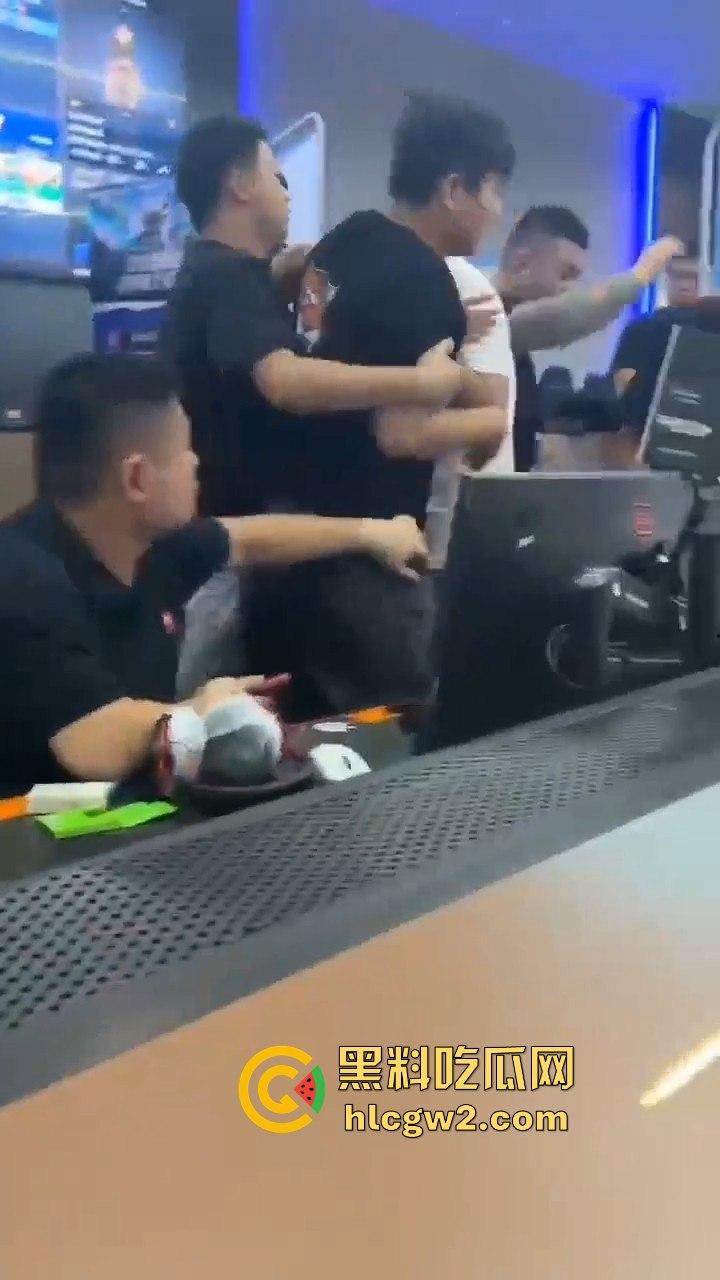 穿越火线百城联赛【TIGERS】打到线下!线上干仗变成现实围殴,现场实战猛干堪比战场!-9