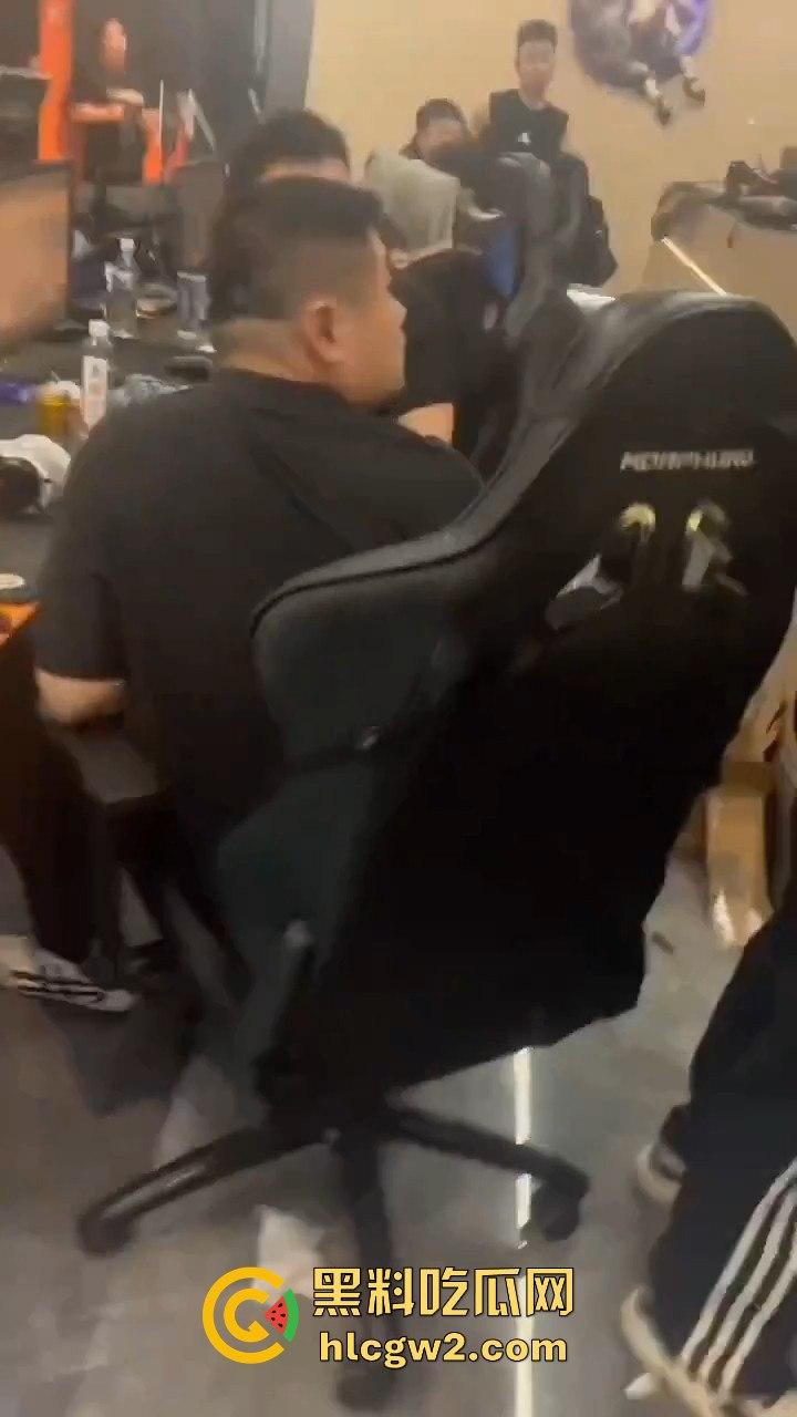 穿越火线百城联赛【TIGERS】打到线下!线上干仗变成现实围殴,现场实战猛干堪比战场!-10