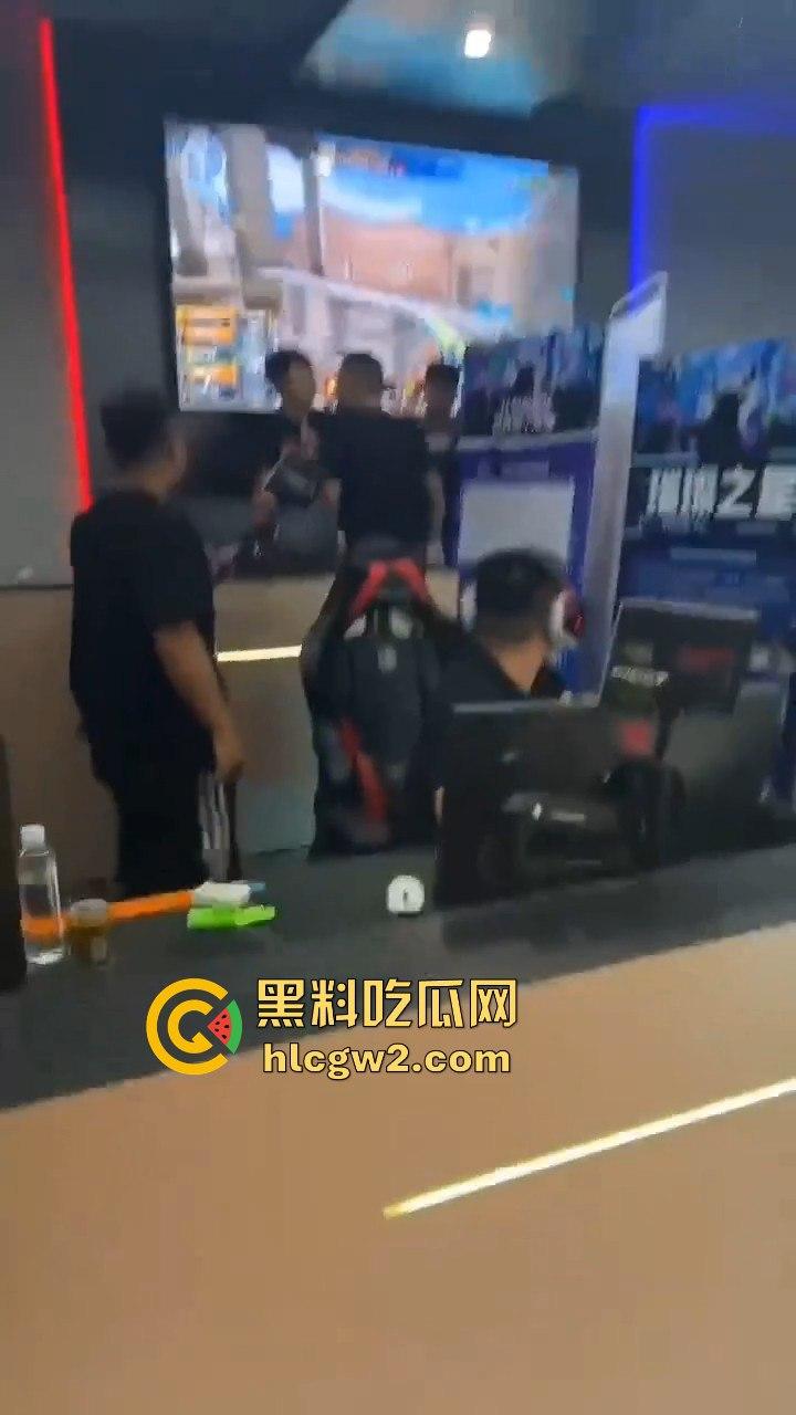 穿越火线百城联赛【TIGERS】打到线下!线上干仗变成现实围殴,现场实战猛干堪比战场!-11