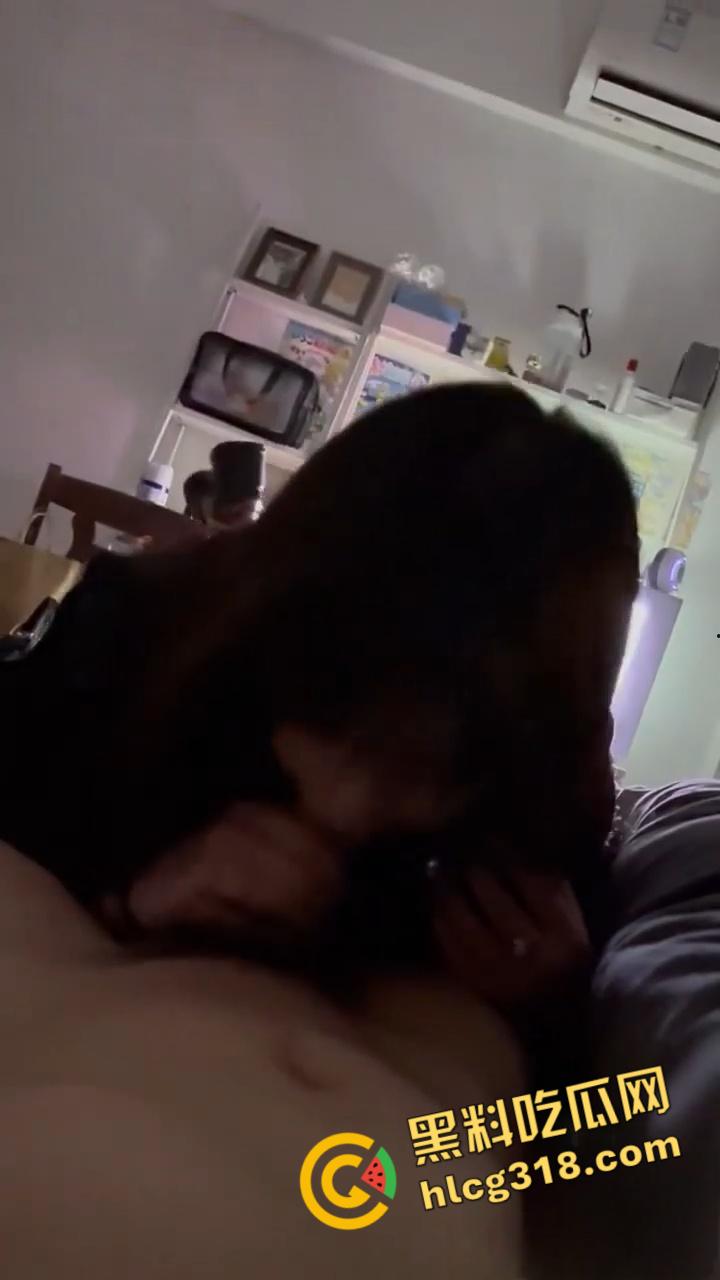 清纯反差大学生【程雨琴】大姨妈刚走,迫不及待的来舔男友的大肉棒,被单枪直入操的娇喘连连 !-5