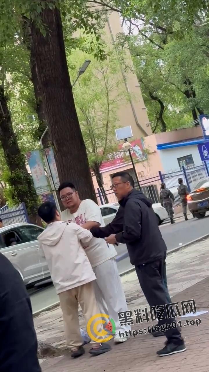 胖熊男孩捉奸现场!母熊胖0发泼打滚要出轨男友给说法 屁眼怪都这么搞笑吗-6