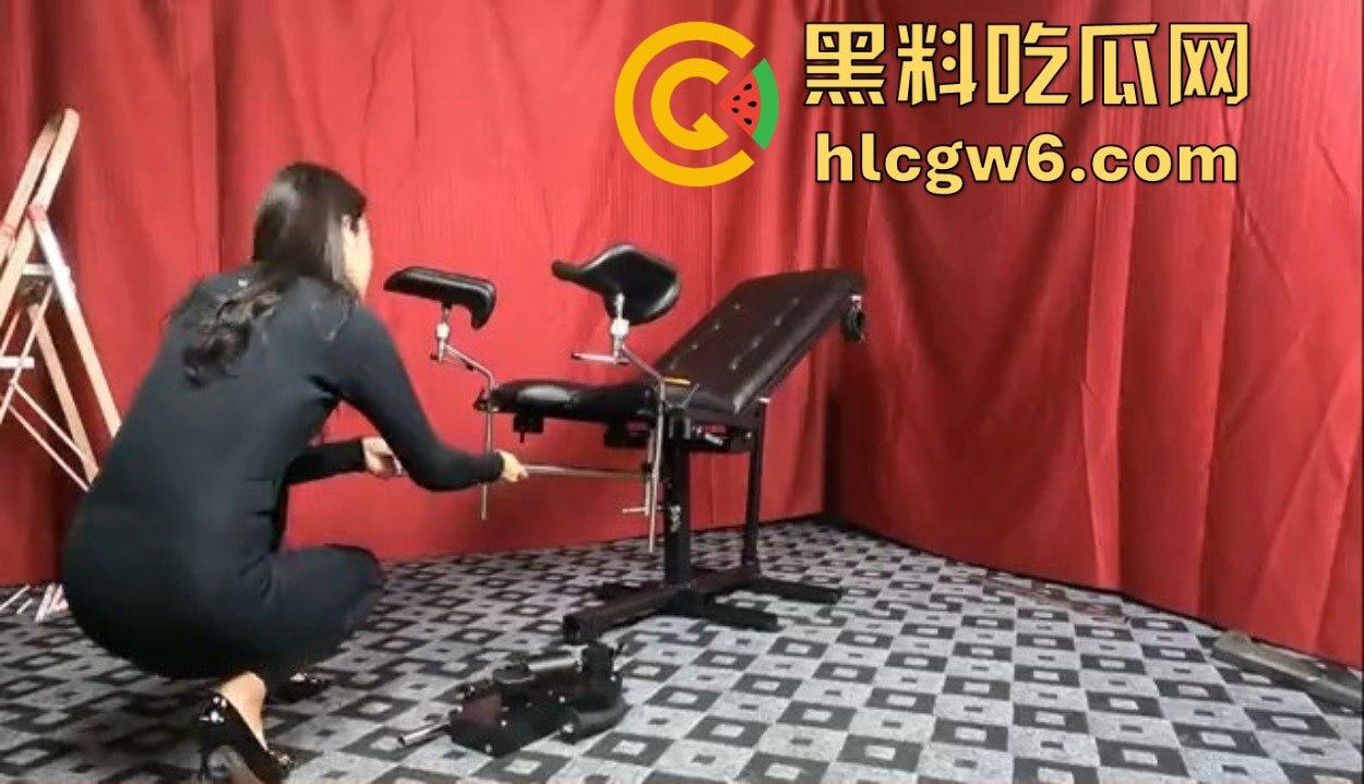 硬核黑科技全自动炮击床  三管齐发同时输出怼前门干后庭再送一嘴  假鸡巴插得飞起  老炮玩家的终极装备！