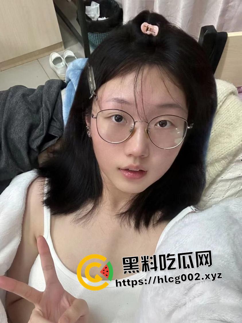 上海思博职业技术学院著名校园肉便器【葛欣怡】在上海瑞金医院实习却时常在外约炮!-3