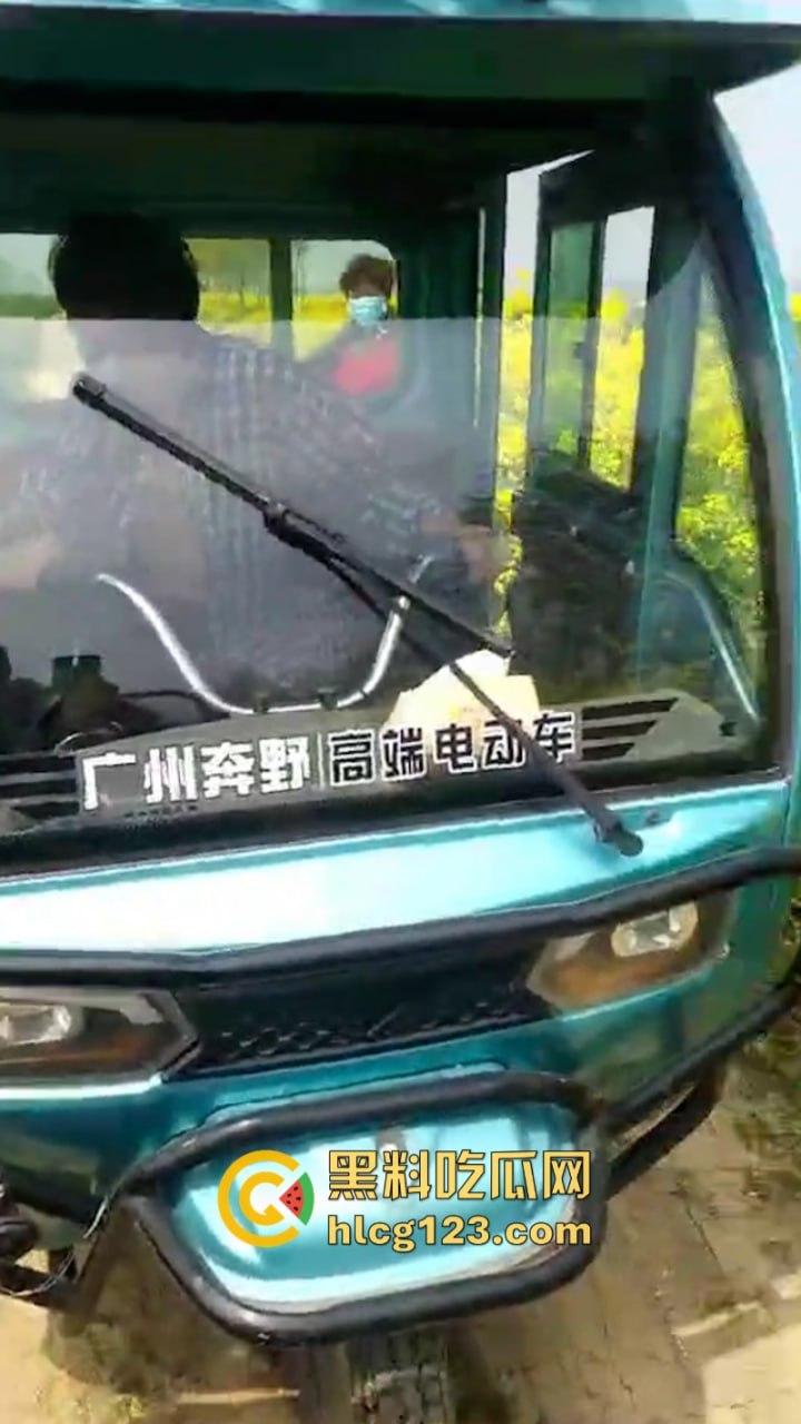 【牛逼车震】实拍六旬大爷宝刀未老 与美乳大妈三轮车上打野炮