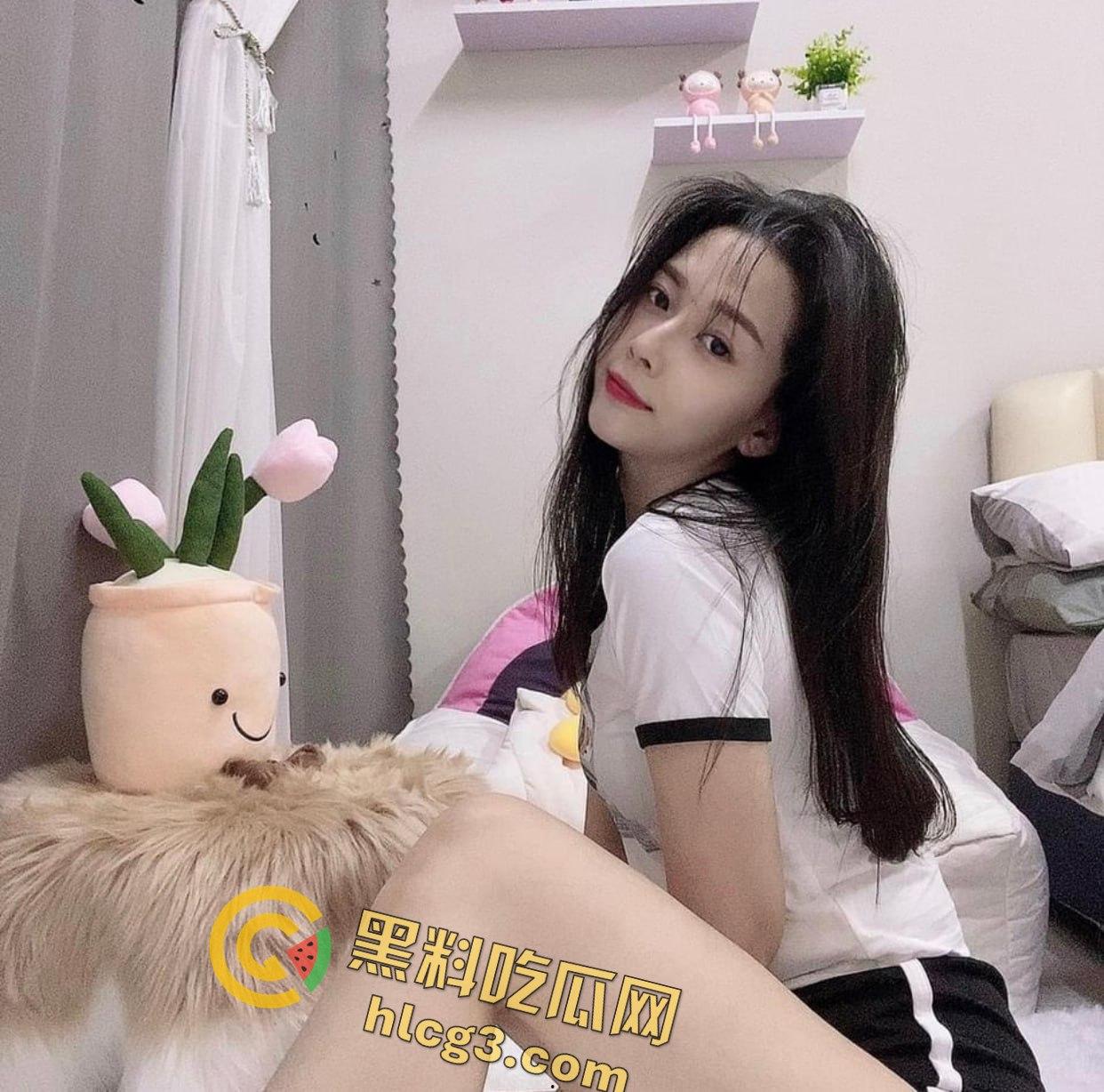 神颜台妹【Vivian Lee】前任报复性爱视频曝光,内射精液流出令人震撼!-3