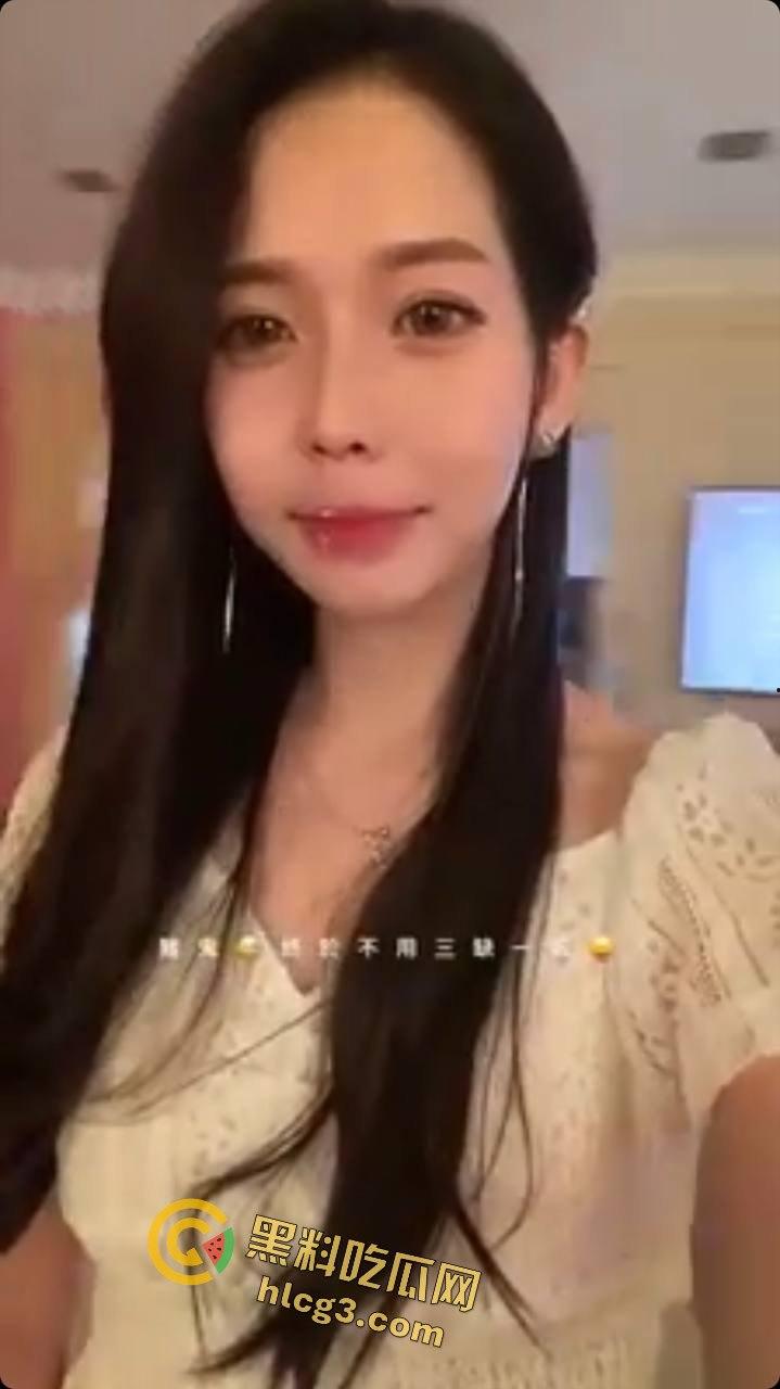 神颜台妹【Vivian Lee】前任报复性爱视频曝光,内射精液流出令人震撼!-6