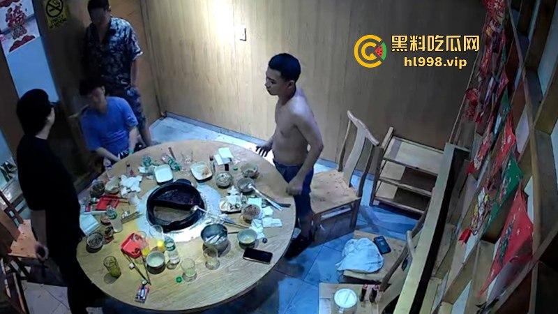 话不投机掏枪就干！吃个饭命没了！华人饭店一中国人被东北男枪杀 监控曝光凶杀现场