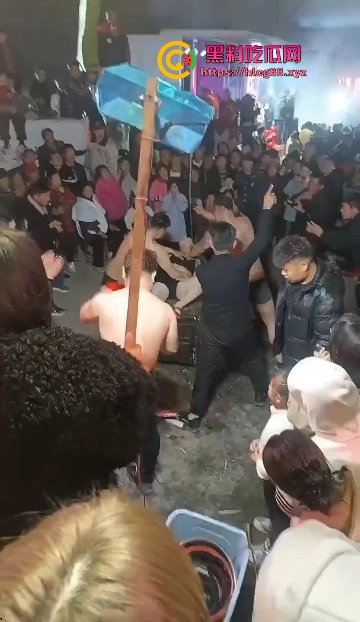 安徽马鞍山丧事变蹦迪？白事喇叭班低俗表演，现场胸口小奶碎大石，脖子顶钢筋这送走的是人还是在送欢乐？